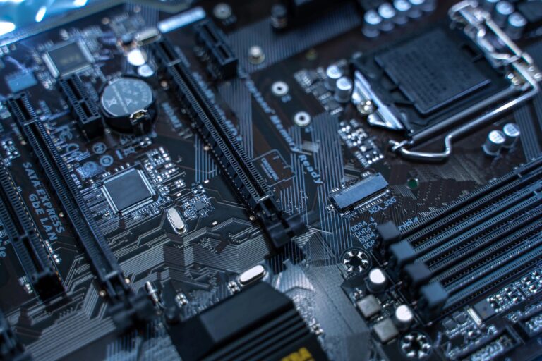 Should You Invest In This Microprocessor Designer : Advanced Micro Devices, Inc. (NASDAQ: AMD)