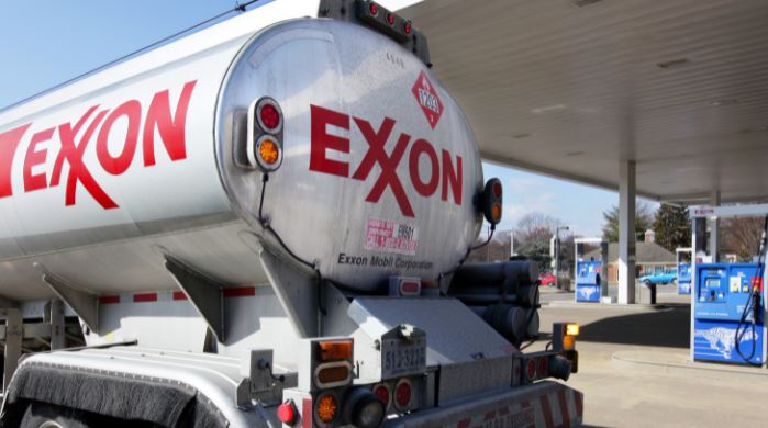 Investing Opportunities In This Dividend Paying Oil Stock:  Exxon Mobil Corp (NYSE: XOM)